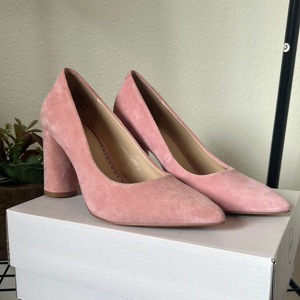 NWB 1901 Pink Suede Heels